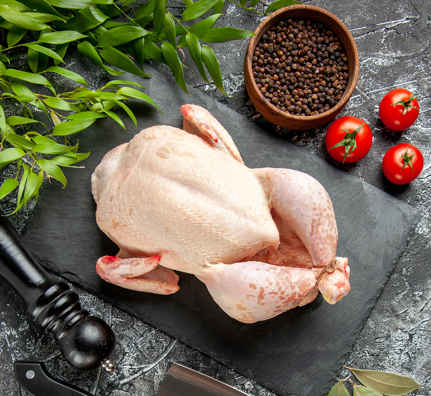 top view fresh sausage with raw chicken on dark background color دجاج سليم كامل - الصورة 1